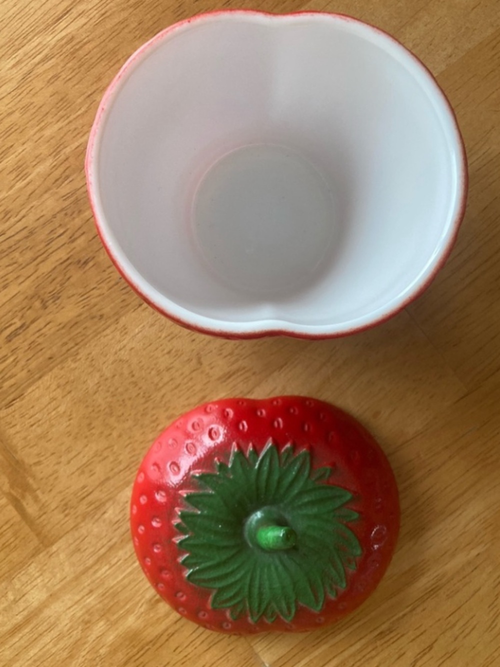 Vintage Glossy Red Strawberry Trinket Jar Green Stem Lid Ceramic EUC - Picture 2 of 12